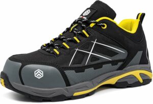 Chaussures de sécurité 2026 type basket de travail, vue en perspective montrant le confort, la stabilité et la structure renforcée.