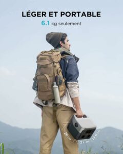 Station électrique portable EcoFlow RIVER 2 Max légère et portable de 6 kg, transportée en extérieur pour usage nomade.